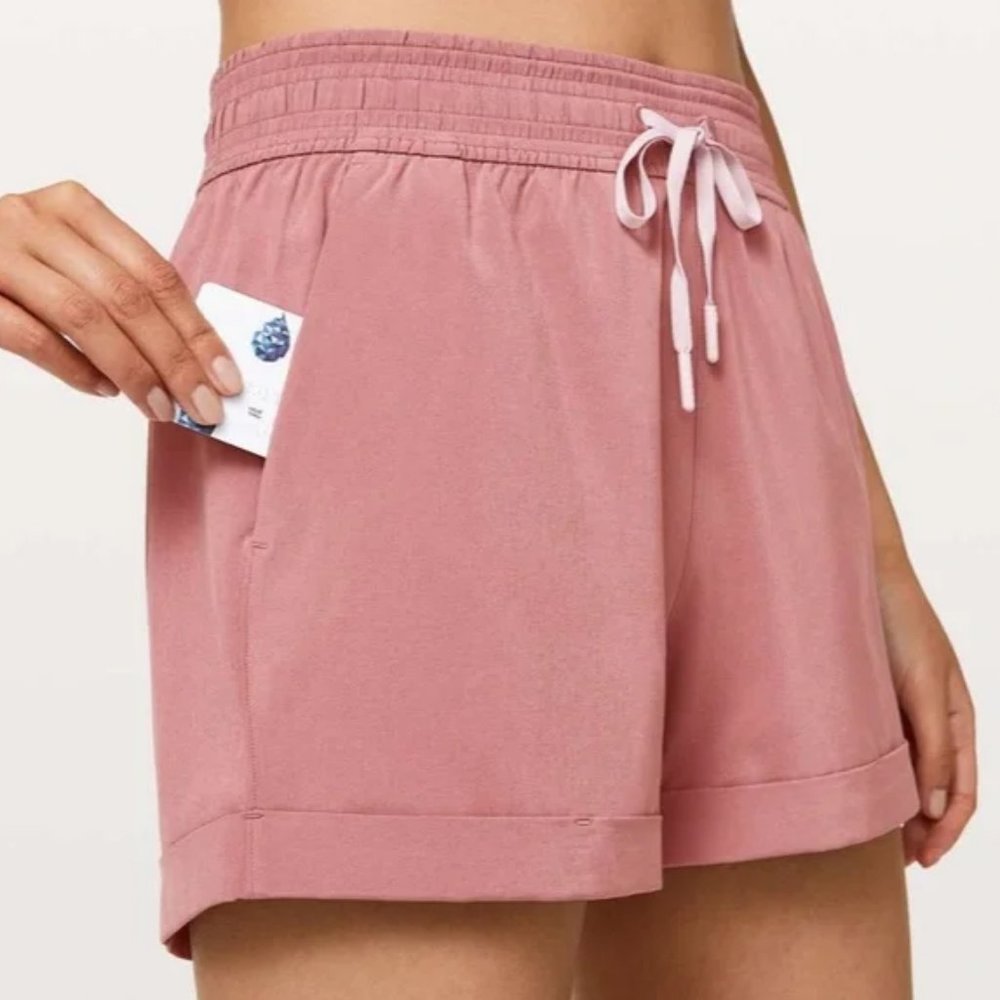 Lululemon Womens Spring Break Away Shorts II 3” in Quicksand Pink size 4 Cuffed